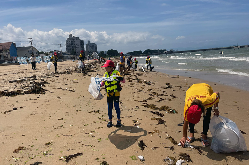 ビーチクリーンの様子